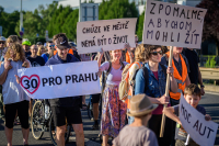 30 pro Prahu: iniciativa z řad architektů, lékařů i učitelů spustila petici na podporu zklidnění dopravy