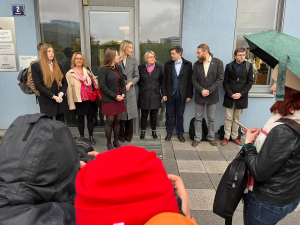 Hrozba trv&aacute;: Ministerstvo životn&iacute;ho prostřed&iacute; m&aacute; v&eacute;st Motorista