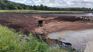 Odběr vzorků v n&aacute;drži Lhotka