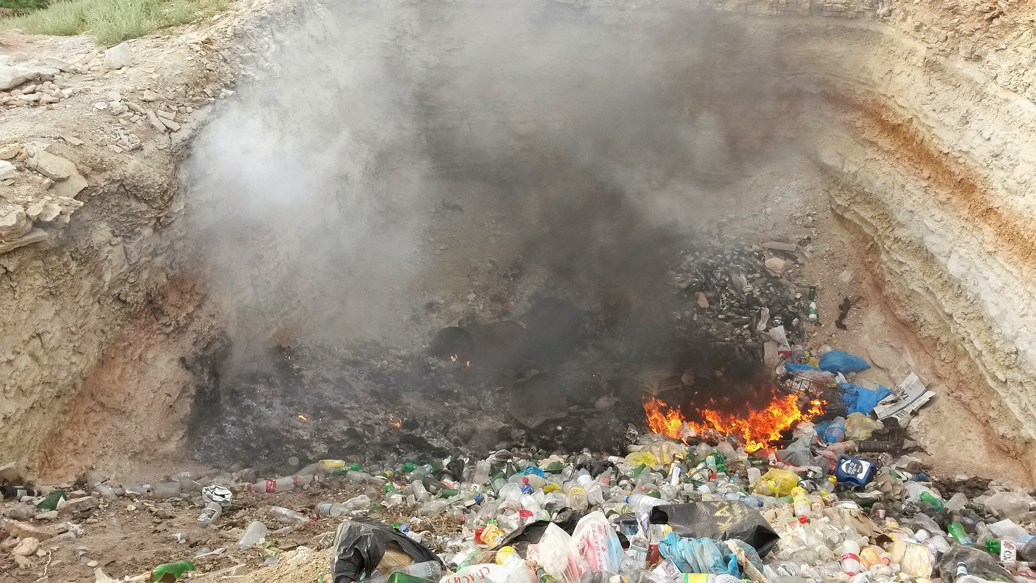 Tímto způsobem se v Kazachstánu zcela standardně "řeší" problém s odpadem. 